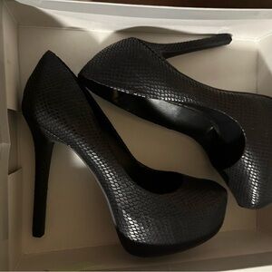Jessica Simpson Elegant Black Textured Heels